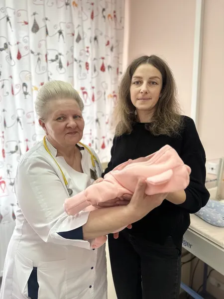 👩‍🍼 Народилися вагою 550 і 770 грамів: у Луцьку виписали двох «поспішайок» (фото)