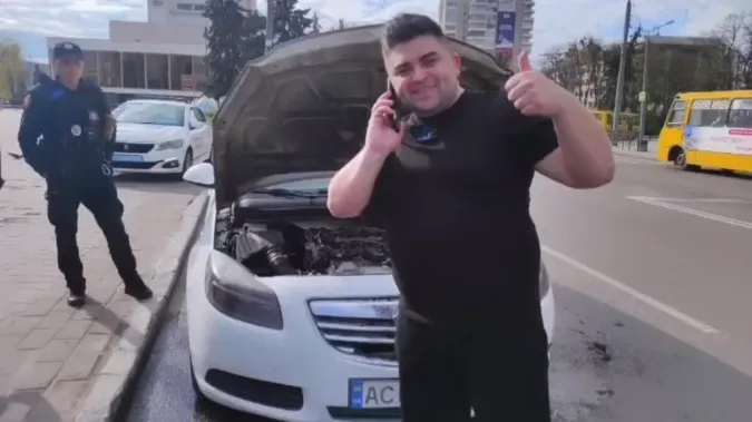 Авто, яке горіло в центрі Луцька, належить ведучому з «Ліги сміху» (фото, оновлено)