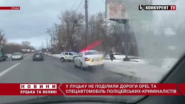У Луцьку не поділили дорогу Opel і поліцейське Renault (відео)