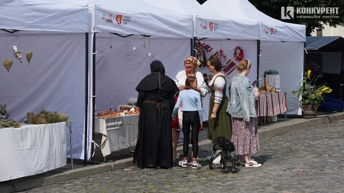 500-літні підземелля, вежа, мур: у Луцьку відкрили Окольний замок (фото)