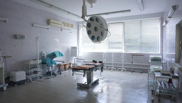«Ми божевільні, ненормальні люди», або Які вони – будні луцьких медсестер (репортаж, фото 18+)