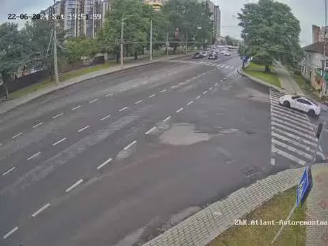 У Луцьку водій Porsche цинічно дрифтував на перехресті (відео)