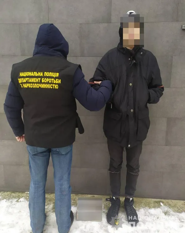 У Луцьку в 17-річного наркоторговця вилучили «товару» на 300 тисяч (фото, відео)