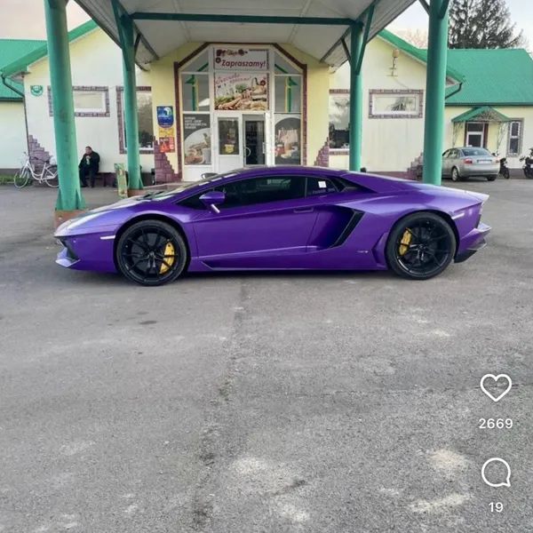 «Бляхи» повертаються? На Волині засвітилася мажорна Lamborghini