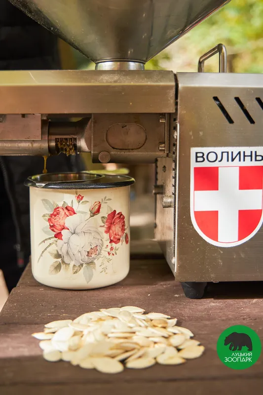 Перетворювали насіння на олію: що ще у Луцькому зоопарку робили на святі гарбуза (фото)