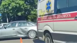 У Луцьку на Рівненській – серйозна аварія: рух ускладнено (відео)