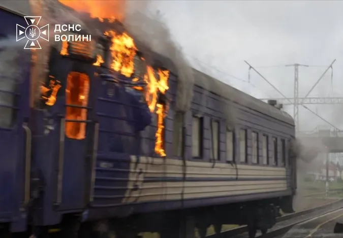 У Луцьку ліквідували наслідки влучання на вокзалі (фото)