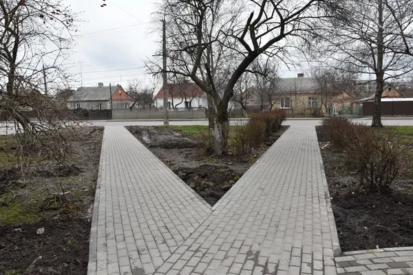 Як у Луцьку ремонтують прибудинкові території (фото)