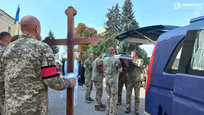 Йому було 25: у Луцьку попрощалися із загиблим воїном Максимом Мартиновим (фото, відео)