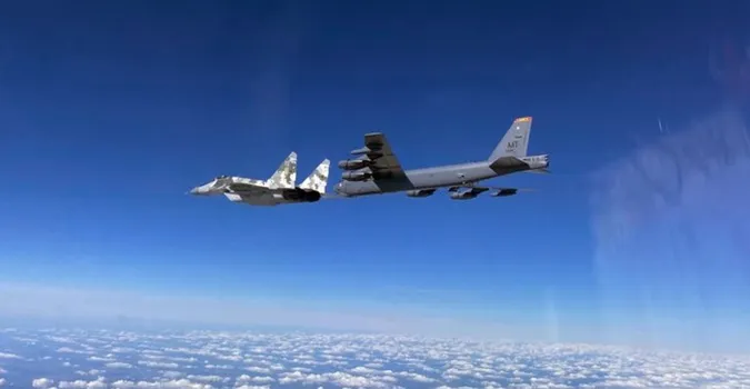 У небі над Волинню пролетіли американські ядерні бомбардувальники (відео)