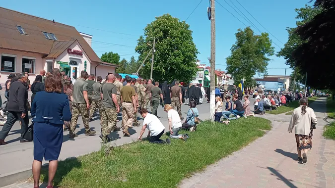У Шацьку попрощалися із загиблим під Бахмутом молодим воїном (фото)