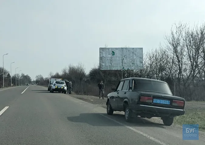 На Волині бус з підозрюваними зупинили посеред дороги (фото)