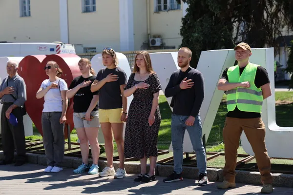 Близько 100 автомобілів та сотня родин: у Луцьку провели акцію на підтримку військовополонених (фото)