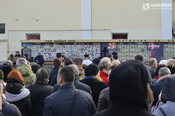 Луцьк сумує: місто вшановує пам’ять Героїв (фото, відео)