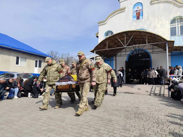 Останній дзвоник для Героя: на Волині попрощалися з 25-річним воїном Максимом Мурашком (фото)