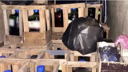 Розвозив по магазинах: на Волині зупинили авто з «лівим» алкоголем (фото)