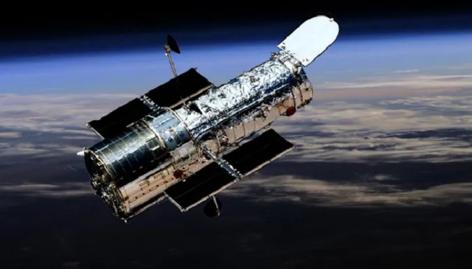 Hubble показав у сузір'ї Фенікса галактику, «затьмарену» зірками (фото)