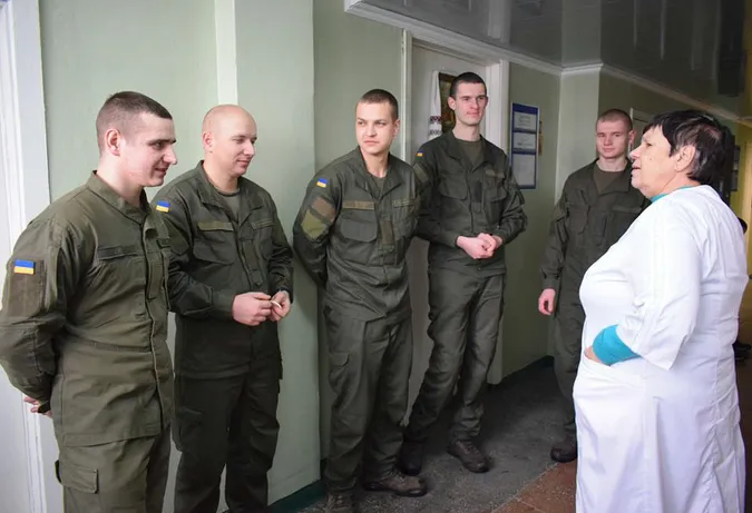 Луцьких нацгвардійців вакцинують проти кору (фото)