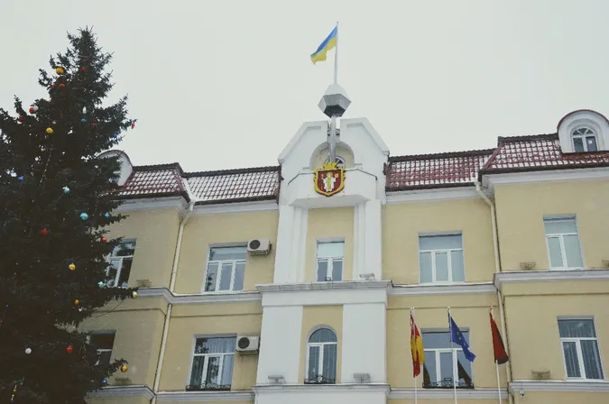 Лучани хочуть повністю «повісити» на мерію ремонт даху