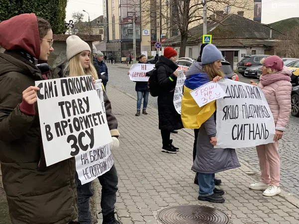 У Луцьку – мітинг під мерією: чого хочуть активісти цього разу (фото)