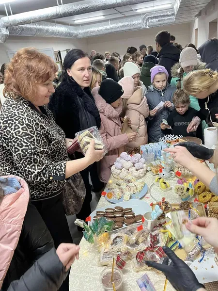 У Рованцях відбувся благодійний ярмарок на підтримку ЗСУ (фото)