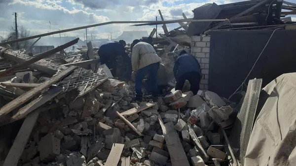 На Київщині снаряд РФ влучив у будинок: троє загиблих (фото)