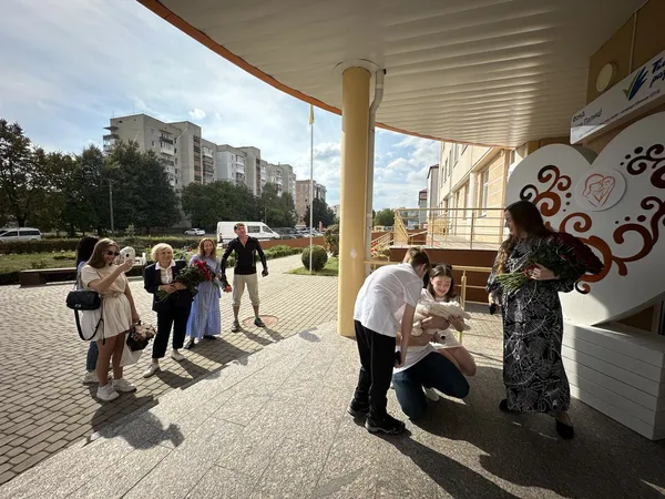 У Луцьку медики врятували вагітну жінку з важкою патологією (фото)