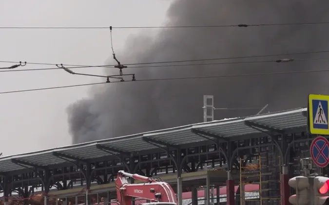 У москві спалахнула масштабна пожежа: горять магазини, у вогні заблоковані люди