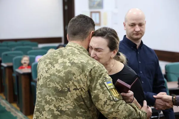 У Луцьку родинам загиблих військовослужбовців вручили нагороди  «За мужність» (фото)