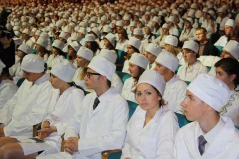 Роз'яснили, кого з випускників вишів не звільнять від відпрацювання