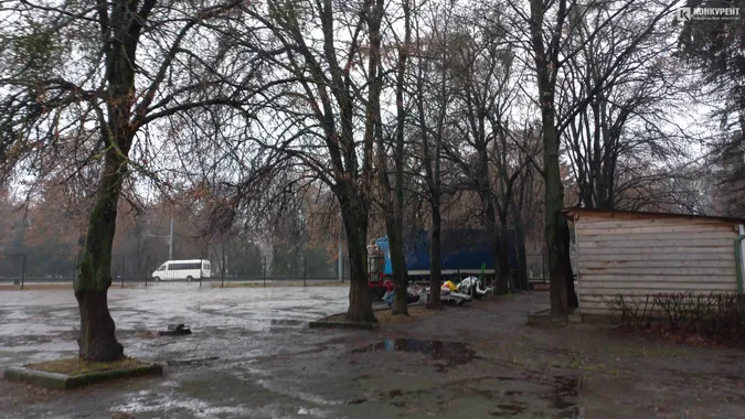 У Луцьку біля «Авангарду» буде ковзанка і парк атракціонів: коли запрацює (фото, відео)