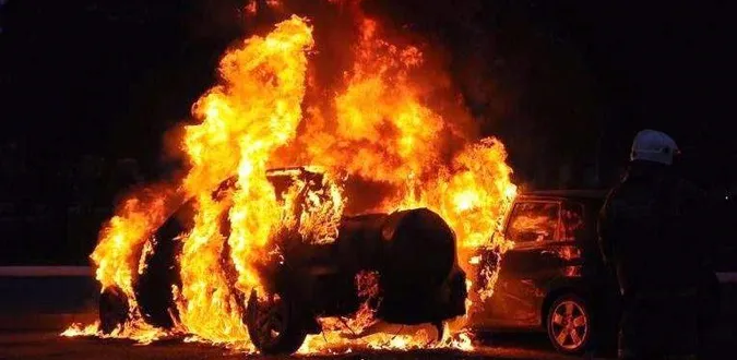 У Старому Луцьку вночі горіли дві автівки (відео)