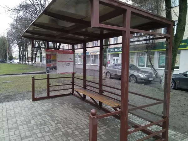 У Луцьку вимили зупинки громадського транспорту (фото)