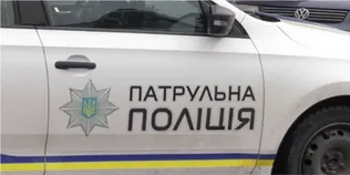 Викликав копів через крадіжку велосипеда, а опинився в спідньому і з пакетом на голові: що у Луцьку накоїли патрульні (відео)