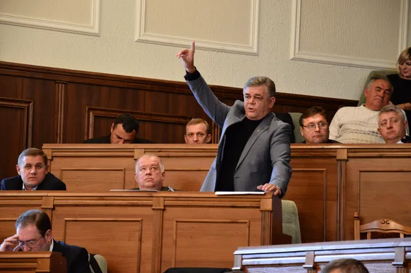 Алкоголь, неповага та ворожнеча під час сесії Волиньради (фото)