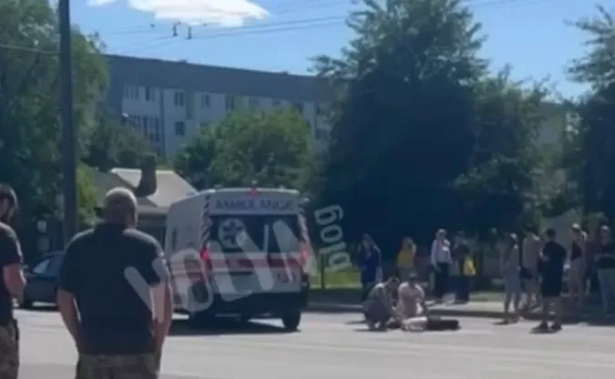 Жінку, яку у Луцьку на Відродження збило авто, госпіталізували у важкому стані