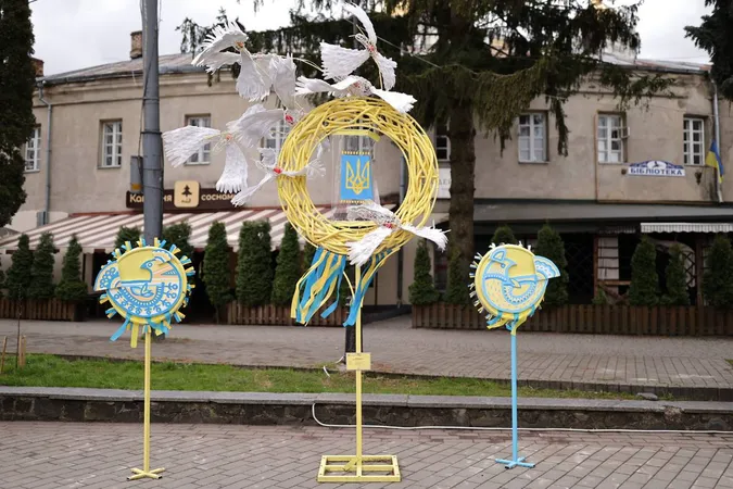 Як Луцьк прикрасили до Великодня (фото)