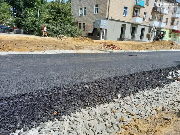 Розрили другу смугу для руху: що коїться на проспекті Волі у Луцьку (фото)