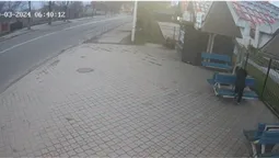 У Луцьку шукають жінку через рекламу на зупинці (відео)