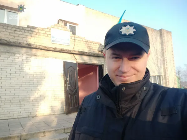 Що робить поліція на виборчих дільницях (фото)