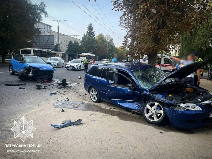 Автівки – вщент: розповіли деталі аварії на проспекті Відродження у Луцьку (фото)