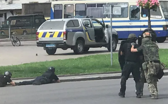 «Заручники в поганому стані, є вагітна, дитина, один поранений», – луцький терорист (аудіо)