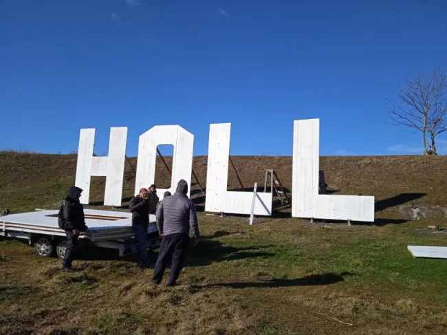 Біля Луцька відновили знак Hollywood: його хочуть підсвітити (фото)