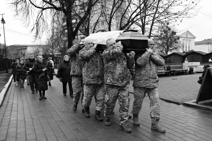 У Луцьку попрощалися із загиблим на Донеччині Ігорем Ревком (фото)