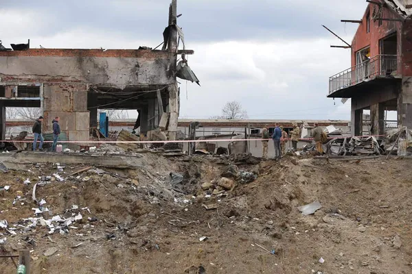 Кількість загиблих у Львові зросла до семи: ракети влучили в СТО та склади (фото, оновлено)