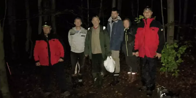 Пішли по гриби: п'ятеро людей заблукали у прикарпатських лісах (фото)