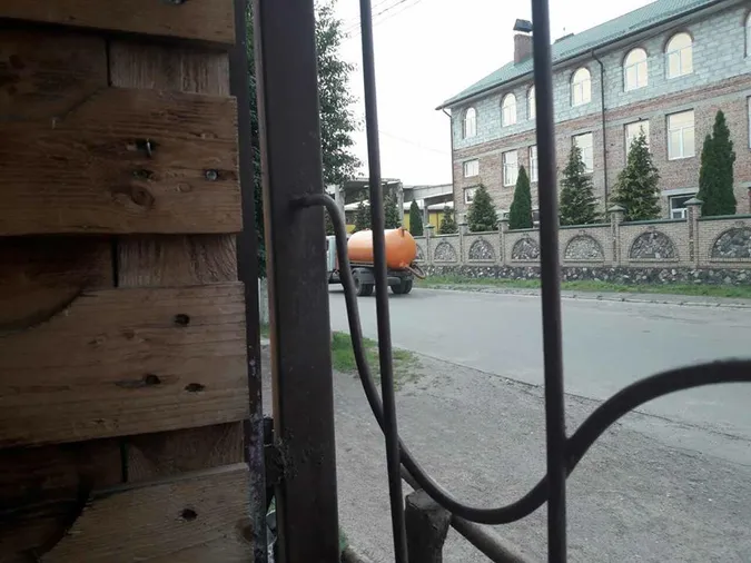 Луцькі муніципали викрили схему незаконного зливу нечистот