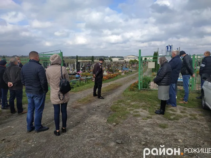 Без прощань і з поліцією: на Волині поховали депутата, який помер від COVID-19