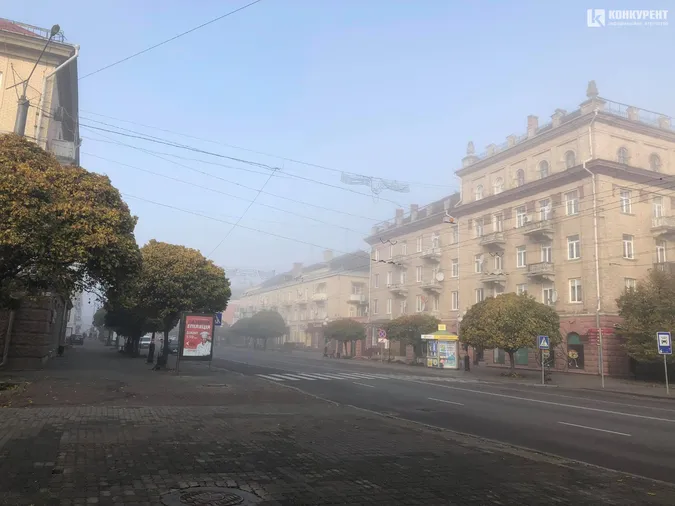 Центральний парк Луцька у ранковому тумані (фото)