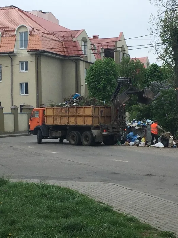 Лучанам бракує сміттєвих контейнерів (фото)